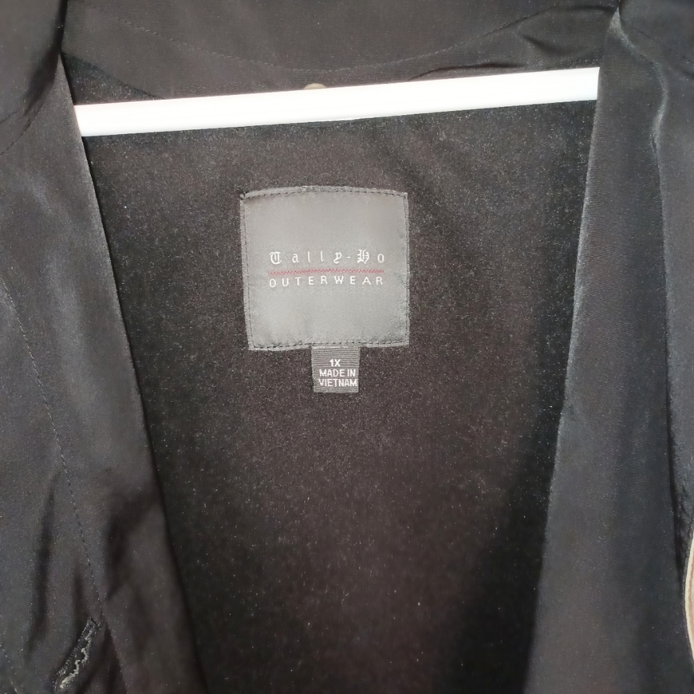 Women's Jacket - Picture 3 of 6